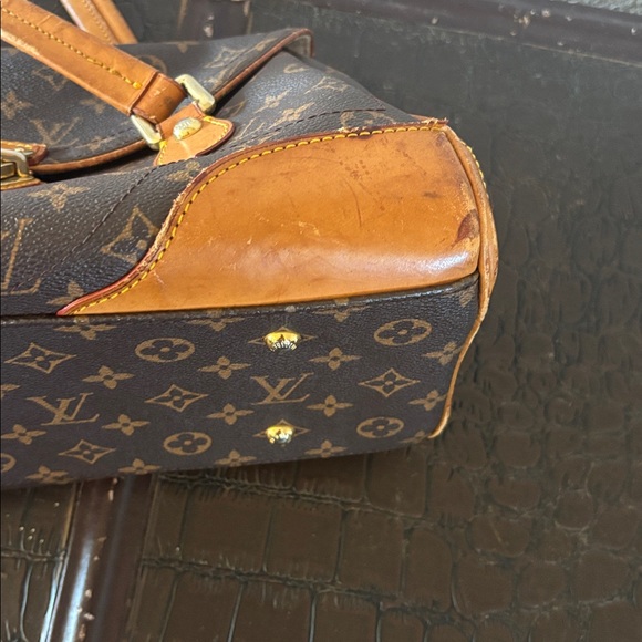 LV Monogram Beverly GM Shoulder Bag - Picture 6 of 13